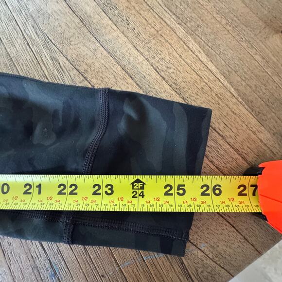 Vuori Green Camo Daily Legging - Size M - Picture 5 of 6